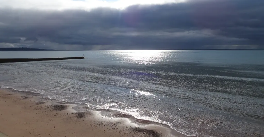 Dawlish Town Beach and breakwater
