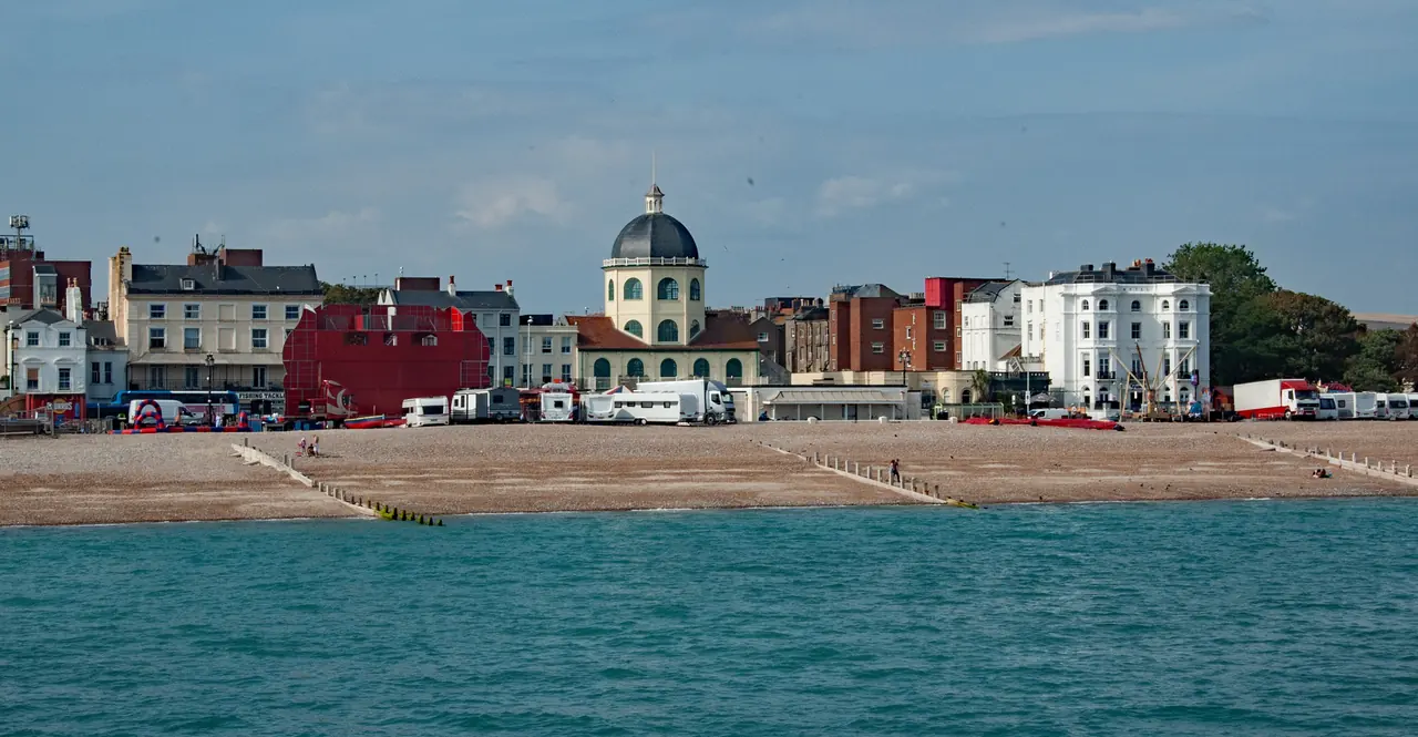 Worthing : view of beach from the Pier