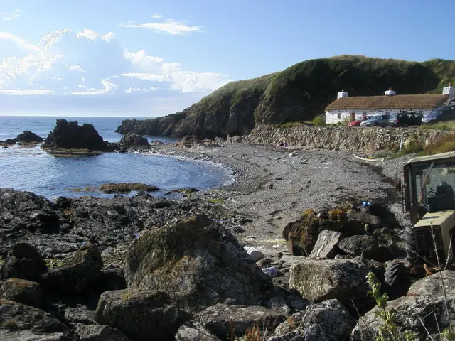 Niarbyl Beach (Traie Vane) shoreline in Patrick