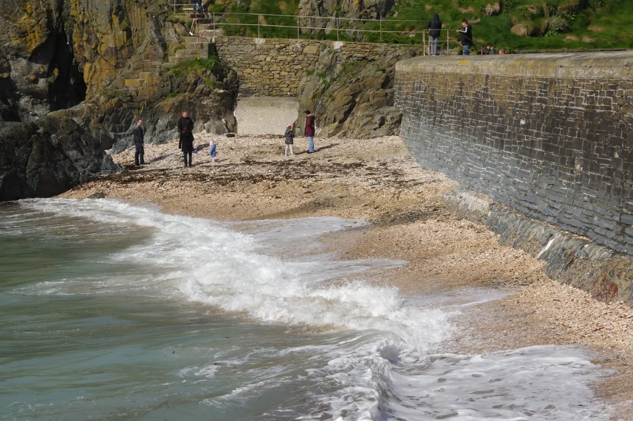 Fenella Beach shoreline in Peel