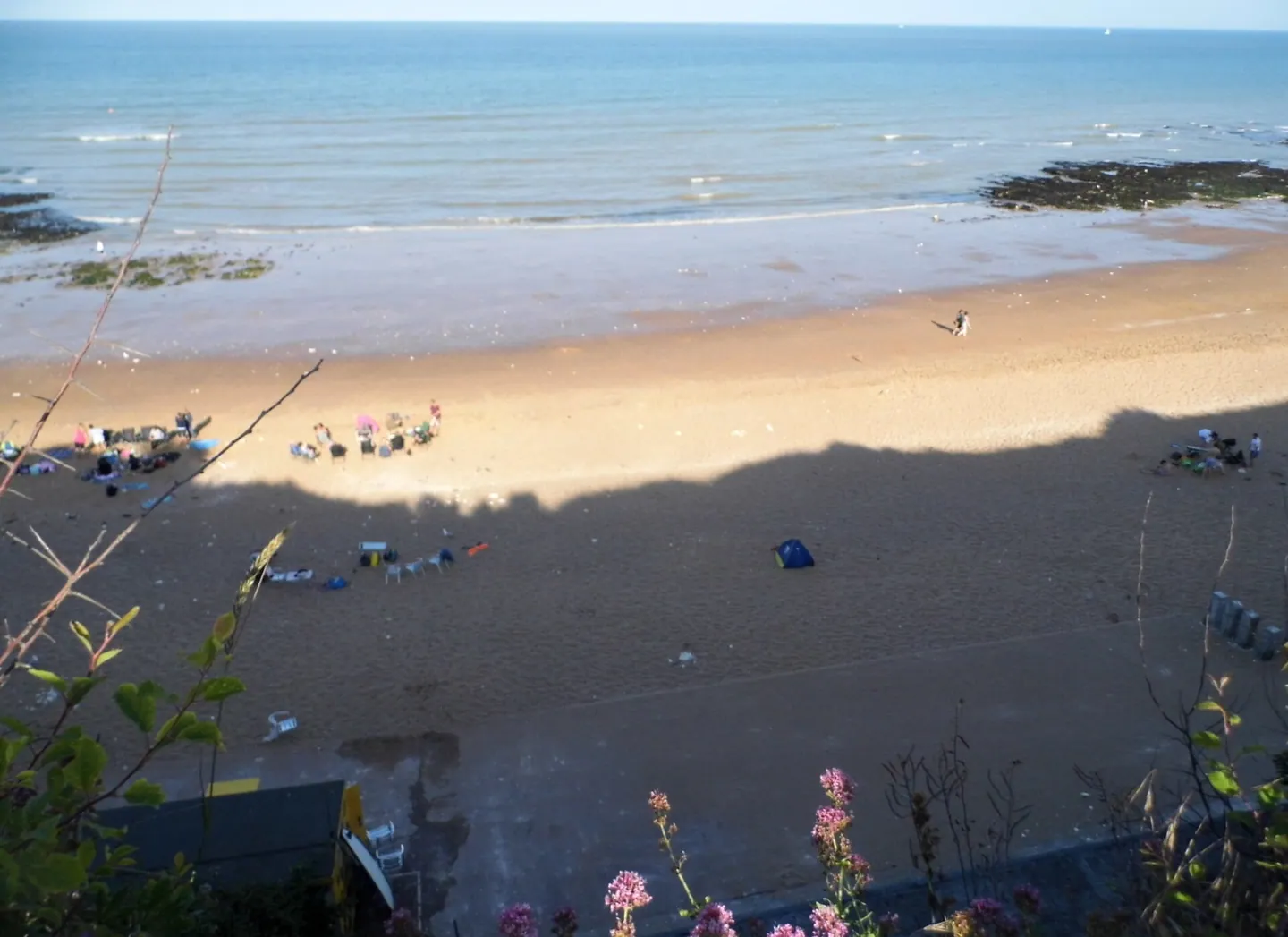 Sand and turquoise water at Stone Bay, seen from the cliff at Broadstairs